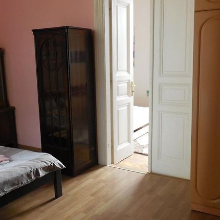 2 Room Apartment Near Opera House Львов Экстерьер фото
